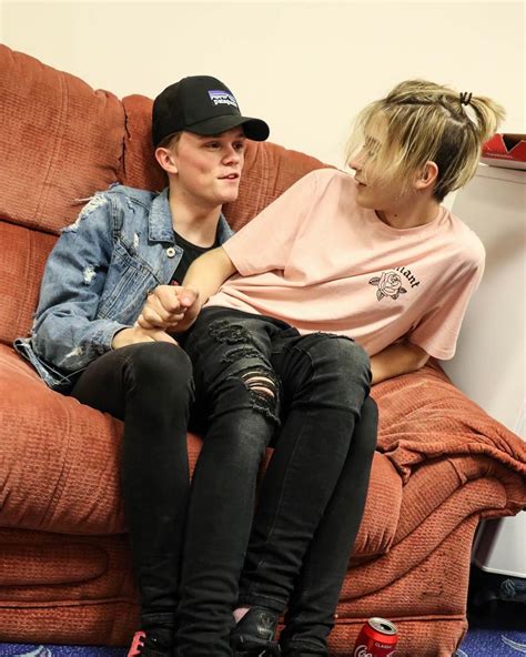 are bars and melody dating